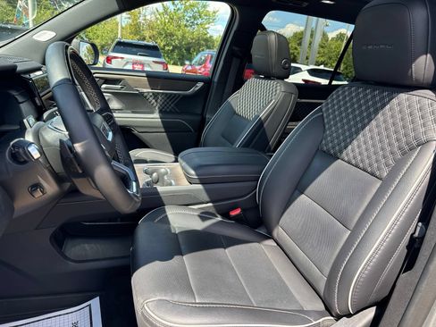 Used 2024 GMC Acadia Denali w/ Super Cruise Package FWD image 11