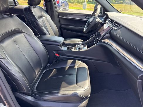 Used 2024 Jeep Grand Cherokee Limited 4xe image 11