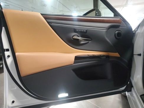 Used 2025 Lexus ES 350 w/ Premium Package FWD image 14