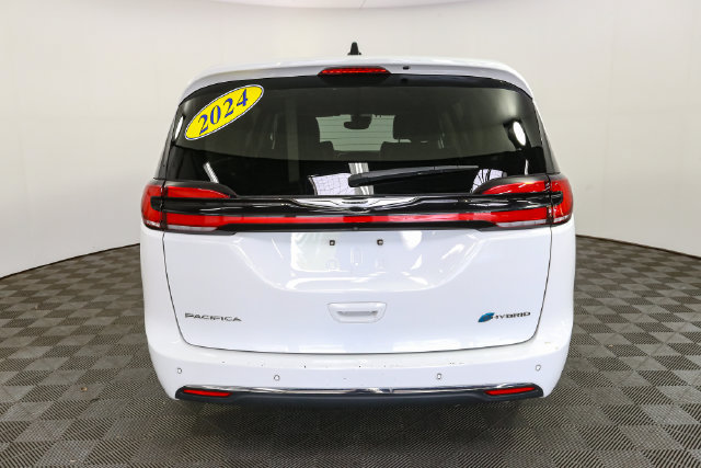 Used 2024 Chrysler Pacifica Limited FWD image 8