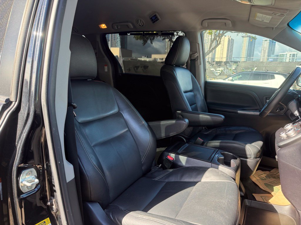 Used 2016 Toyota Sienna SE FWD image 16
