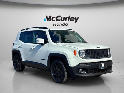 Used 2018 Jeep Renegade Altitude w/ UConnect 8.4 Nav Group FWD image 1