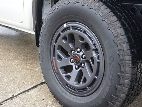 Used 2026 Nissan Frontier PRO-4X AWD/4WD image 7
