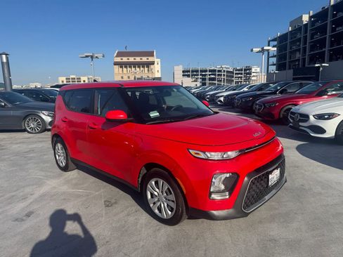 Used 2022 Kia Soul LX FWD image 2