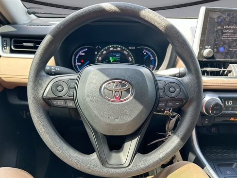 Used 2024 Toyota RAV4 LE AWD/4WD image 14