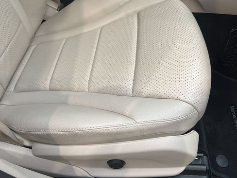 Used 2019 Mercedes-Benz GLC 300 4MATIC image 19