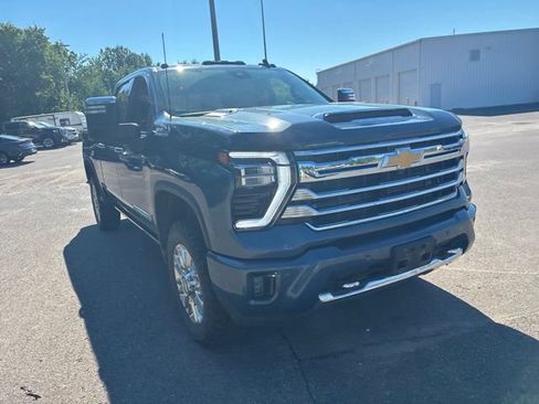 Used 2025 Chevrolet Silverado 3500 High Country w/ Technology Package AWD/4WD image 5