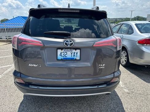 Used 2018 Toyota RAV4 XLE AWD/4WD image 5