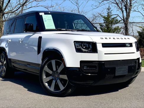Used 2024 Land Rover Defender 110 SE AWD/4WD image 2
