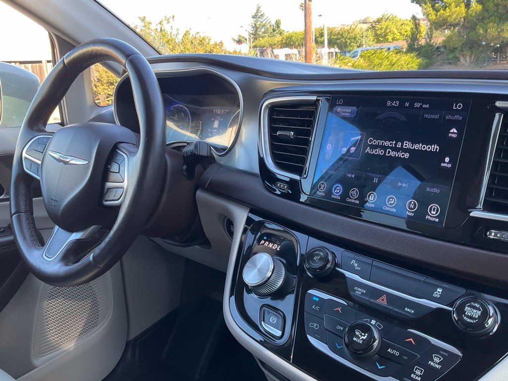 Used 2017 Chrysler Pacifica Touring-L Plus FWD image 34