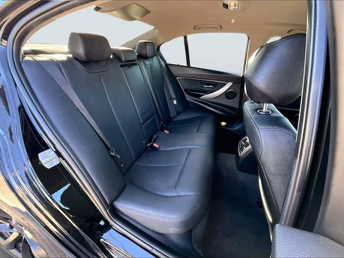 Used 2018 BMW 320i Sedan image 25