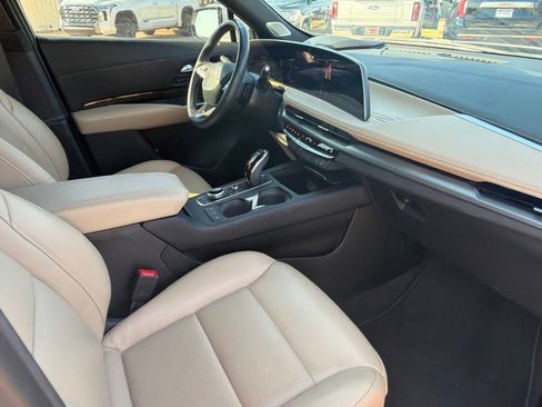Used 2024 Cadillac XT4 Premium Luxury w/ Technology Package AWD/4WD image 10