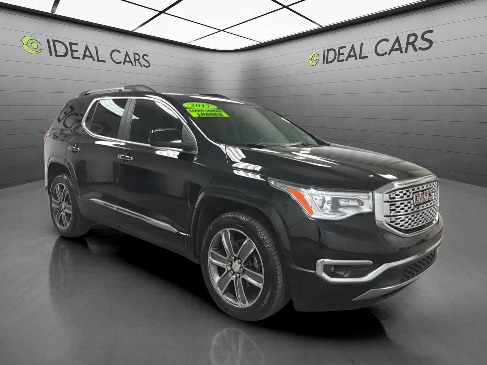 Used 2017 GMC Acadia Denali w/ Technology Package FWD image 3