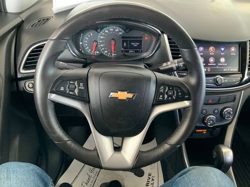 Used 2022 Chevrolet Trax LT w/ LT Convenience Package image 20