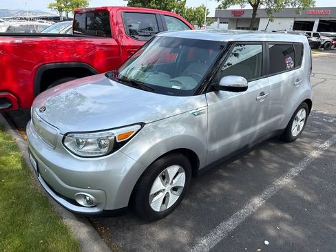 Used 2016 Kia Soul EV + FWD image 2