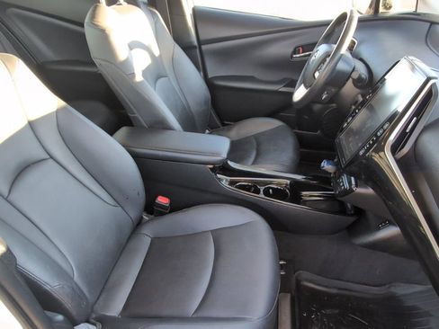 Used 2017 Toyota Prius Prime Premium image 29