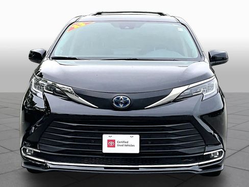 Used 2023 Toyota Sienna XLE w/ XLE Plus Package AWD/4WD image 4