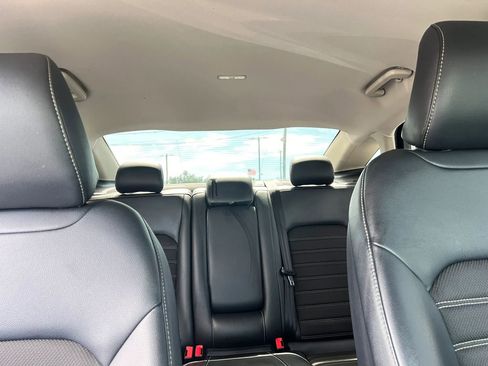 Used 2018 Ford Fusion SE w/ Fusion SE Technology Package FWD image 20