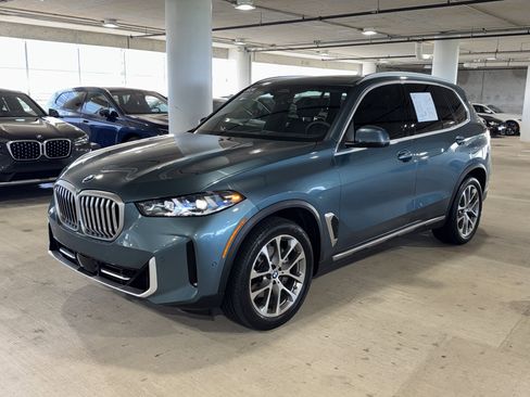 Used 2024 BMW X5 xDrive40i w/ Premium Package AWD/4WD image 4