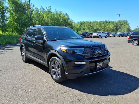 Used 2022 Ford Explorer XLT w/ Equipment Group 202A AWD/4WD image 7
