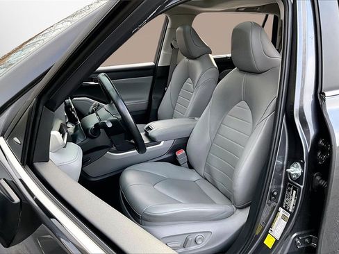 Used 2023 Toyota Highlander XLE image 20