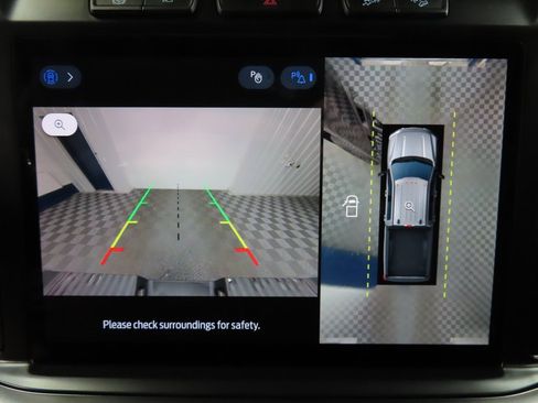 Used 2024 Ford F350 Lariat w/ Black Appearance Package image 15