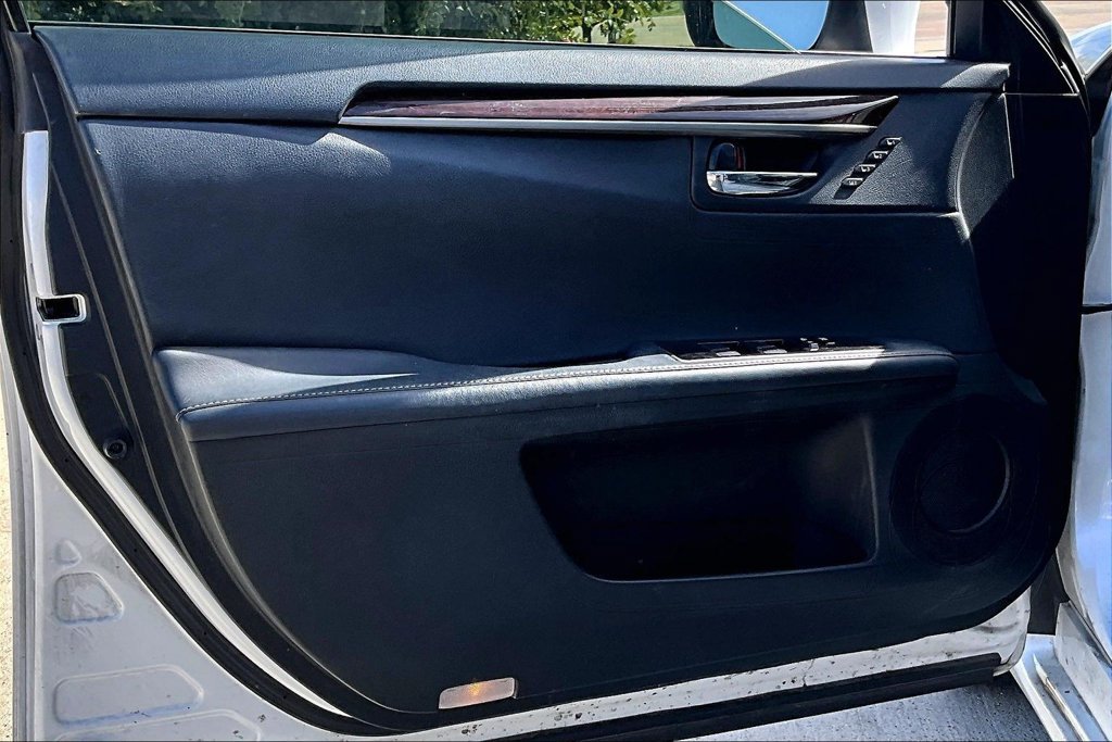 Used 2016 Lexus ES 350 w/ Luxury Package w/Wood Trim FWD image 21