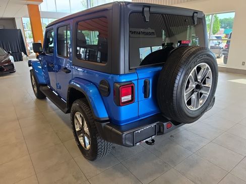 Used 2023 Jeep Wrangler Unlimited Sahara w/ Cold Weather Group AWD/4WD image 11