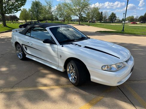 Used 1996 Ford Mustang Convertible RWD image 3