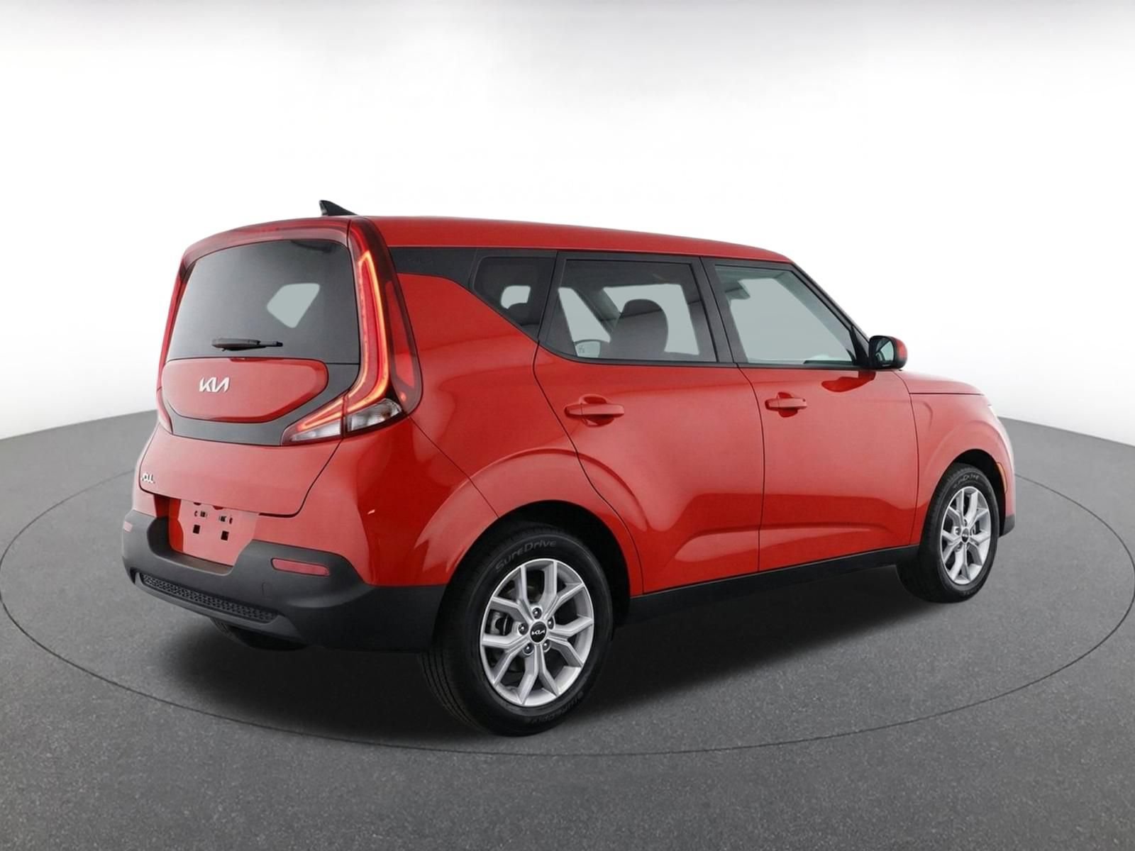 Used 2025 Kia Soul LX w/ LX Technology Package FWD image 8