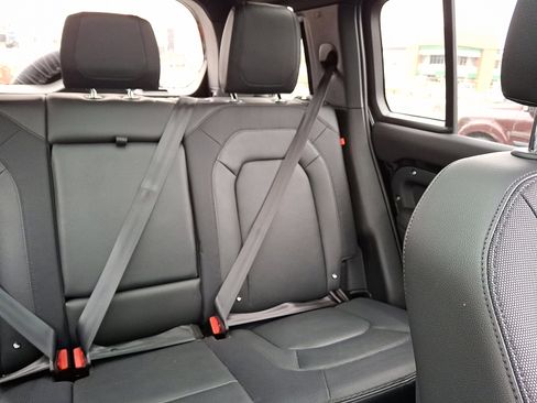 Used 2024 Land Rover Defender 110 X-Dynamic SE image 16