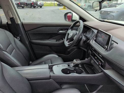 Used 2023 Nissan Rogue SV w/ SV Premium B Package FWD image 10