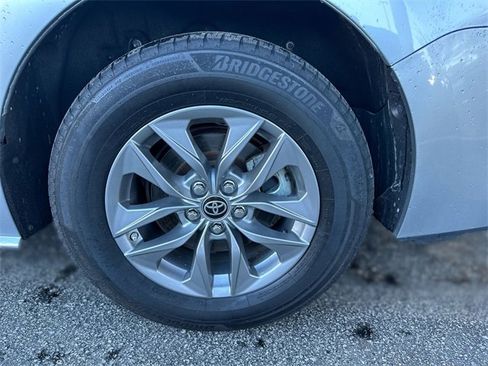 Used 2021 Toyota Sienna XLE image 10