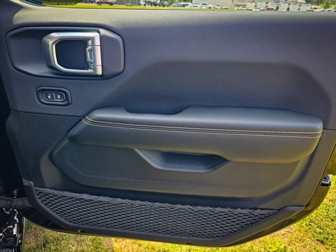 New 2026 Jeep Gladiator Sport AWD/4WD image 36