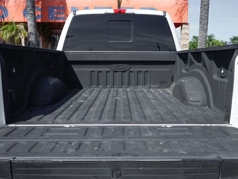 Used 2019 Ford F250 Lariat w/ Chrome Package image 9