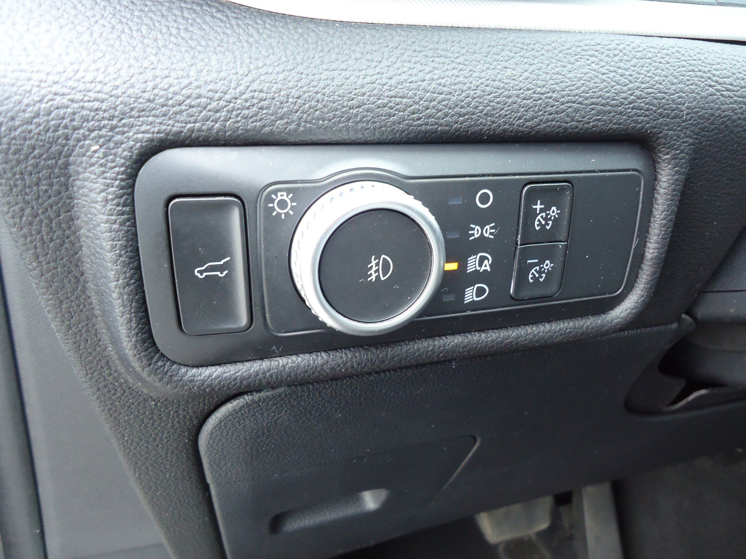 Used 2022 Ford Explorer XLT w/ Equipment Group 202A AWD/4WD image 15