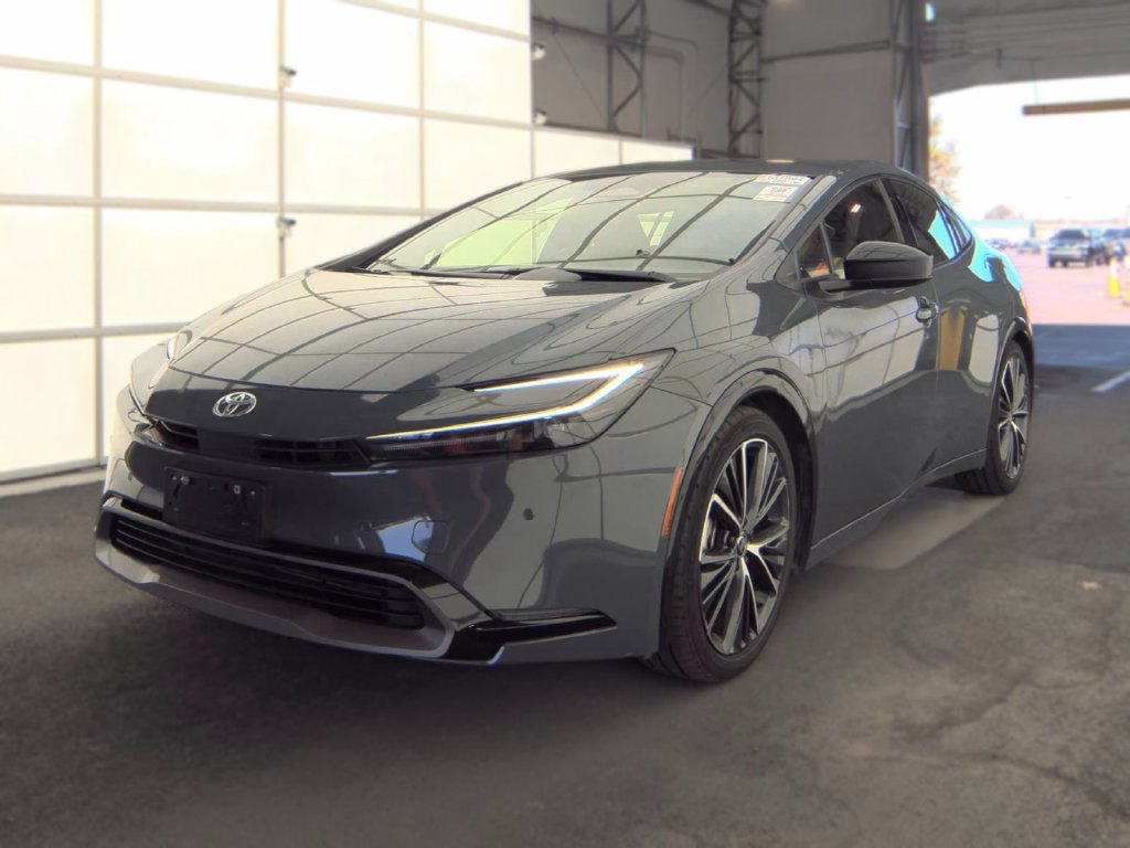 Used 2023 Toyota Prius XLE FWD image 1