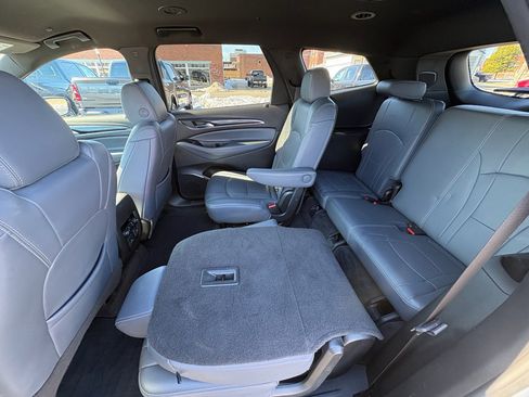 Used 2022 Buick Enclave Premium image 22