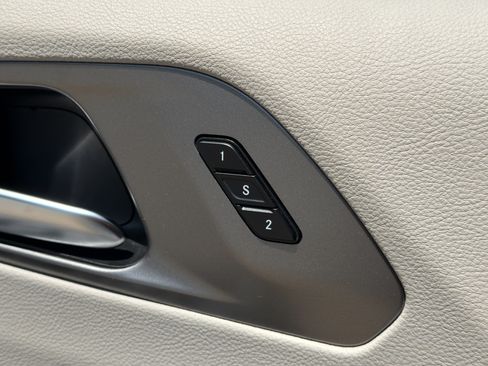 Used 2024 Chrysler Pacifica Touring-L FWD image 15