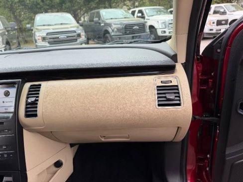 Used 2019 Ford Flex SEL image 41