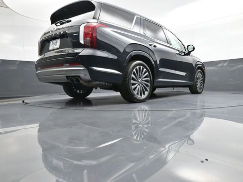 Used 2024 Hyundai Palisade Calligraphy image 32