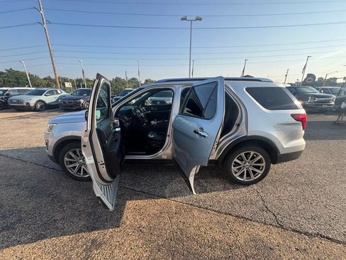 Used 2017 Ford Explorer Limited AWD/4WD image 4