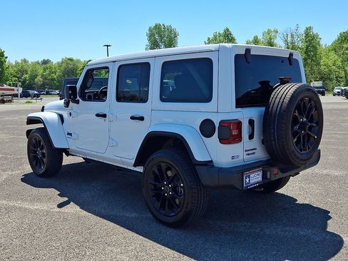 Used 2025 Jeep Wrangler Unlimited Sahara w/ Safety Group AWD/4WD image 8