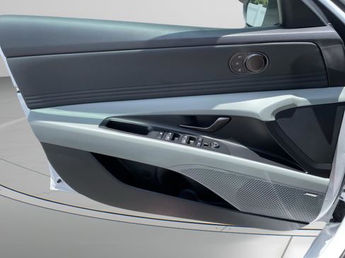 New 2025 Hyundai Elantra Limited image 15