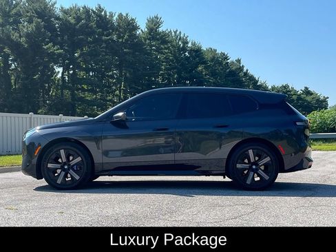 Used 2024 BMW iX xDrive50 w/ Premium Package AWD/4WD image 4