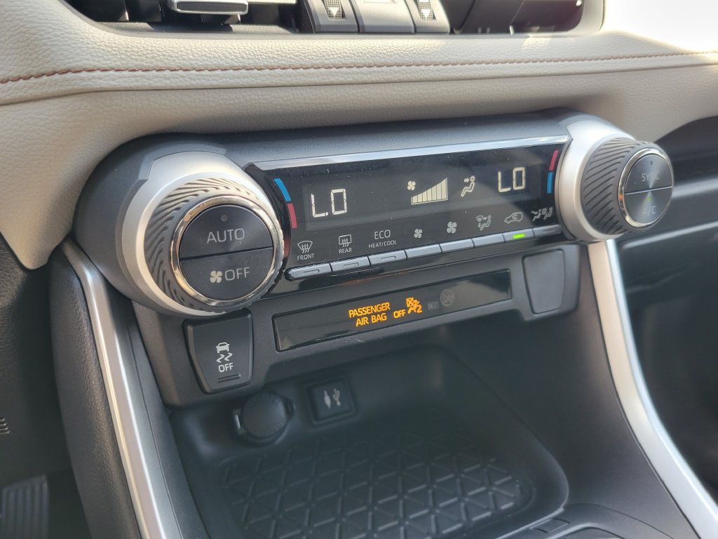 Used 2019 Toyota RAV4 XLE Premium FWD image 31