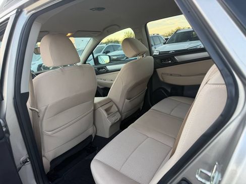 Used 2019 Subaru Outback 2.5i Premium AWD/4WD image 6