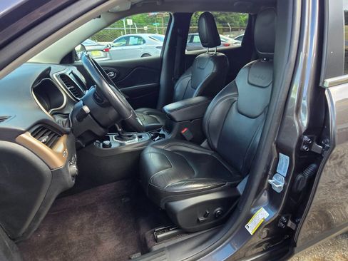 Used 2018 Jeep Cherokee Limited AWD/4WD image 6