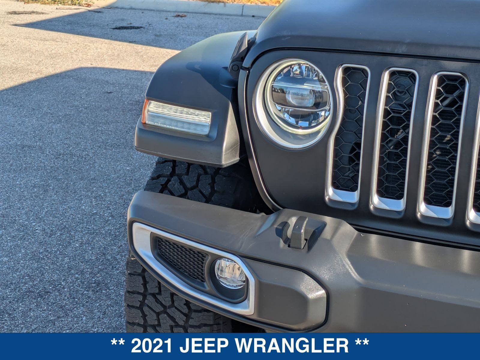 Used 2021 Jeep Wrangler Unlimited Sahara AWD/4WD image 10