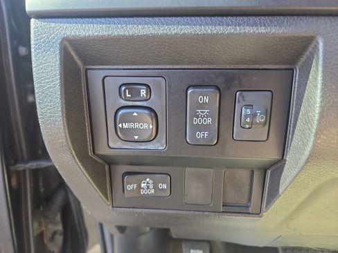 Used 2015 Toyota Tundra SR image 20